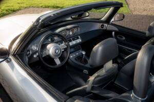 Image 43/84 of BMW Z8 (2001)