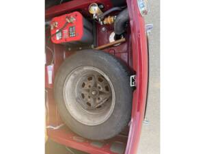 Image 14/18 of MG MGB GT V8 (1970)