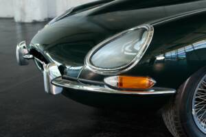 Image 8/50 de Jaguar E-Type (1970)