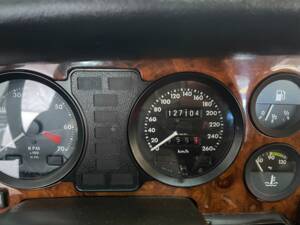 Image 10/18 of Jaguar XJ12 6.0 (1993)