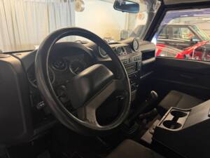 Bild 8/11 von Land Rover Defender 110 Crew Cab SE (2009)