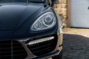 Bild 32/50 von Porsche Cayenne Turbo (2012)
