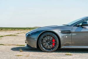 Image 38/50 de Aston Martin V12 Vantage S (2016)
