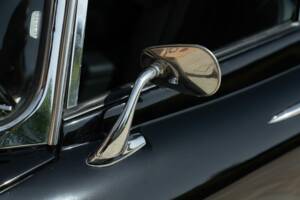 Image 12/50 de Jaguar E-Type (1968)