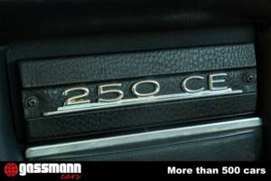 Image 13/15 de Mercedes-Benz 250 CE (1970)