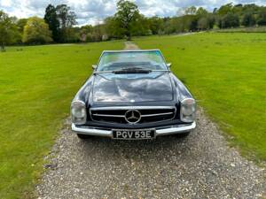 Image 18/50 de Mercedes-Benz 230 SL (1967)