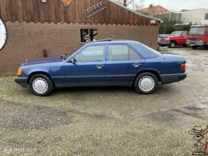 Bild 3/50 von Mercedes-Benz 300 E (1986)