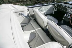 Immagine 16/24 di Aston Martin DB 6 Volante (1967)