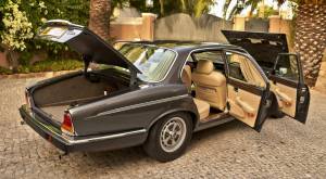 Image 17/50 of Jaguar XJ 12 (1988)