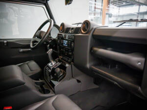 Bild 17/36 von Land Rover Defender 90 Works V8 &quot;70th Edition&quot; (2015)