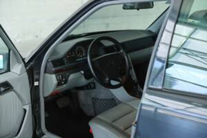 Bild 20/50 von Mercedes-Benz 500 E (1993)