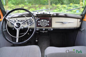 Image 12/50 of Mercedes-Benz 220 (1952)