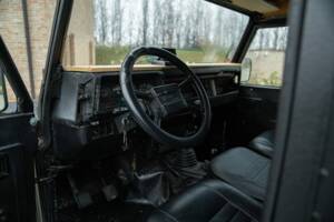 Bild 33/50 von Land Rover 90 (1985)
