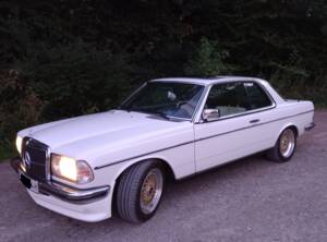 Image 14/15 of Mercedes-Benz 230 CE (1980)