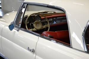 Image 18/61 de Mercedes-Benz 250 SE (1966)