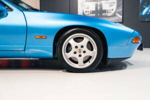 Image 28/33 of Porsche 928 GTS (1992)