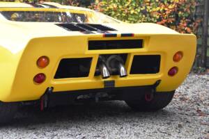 Image 15/31 of Ford GT40 (1965)