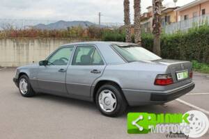 Image 7/10 of Mercedes-Benz E 200 (1994)