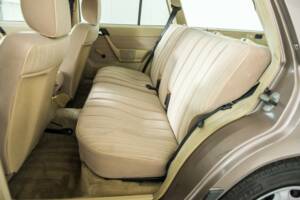 Image 35/50 of Mercedes-Benz 300 TD (1986)