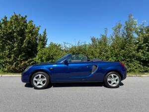 Image 14/23 de Toyota MR2 (2000)