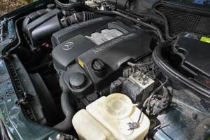 Image 32/50 of Mercedes-Benz E 320 (1998)