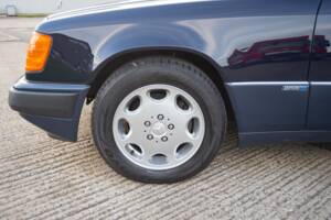 Bild 23/30 von Mercedes-Benz 300 CE (1992)