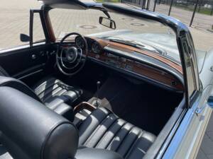 Image 15/47 of Mercedes-Benz 250 SE (1966)