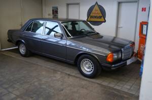Image 35/36 de Mercedes-Benz 280 E (1982)