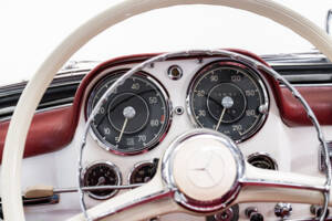 Image 14/35 of Mercedes-Benz 190 SL (1963)