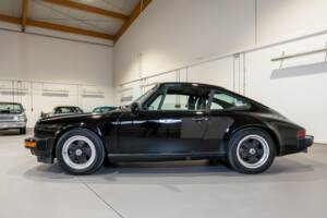 Image 3/38 of Porsche 911 Carrera 3.2 (1986)