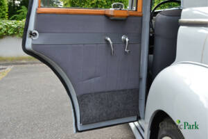 Image 17/50 of Mercedes-Benz 220 (1952)