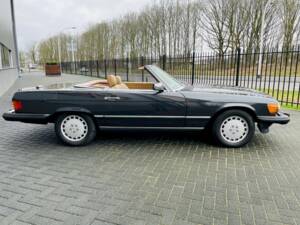 Image 5/30 of Mercedes-Benz 560 SL (1988)