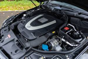 Bild 42/44 von Mercedes-Benz E 500 (2010)