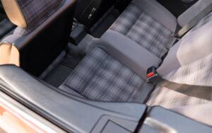 Immagine 22/33 di BMW 318i (1991)