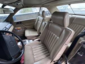 Immagine 12/12 di Mercedes-Benz 300 CE (1988)