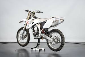 Image 2/50 de Yamaha DUMMY (2008)
