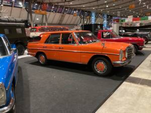 Image 2/23 of Mercedes-Benz 220 D (1973)