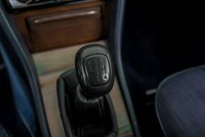 Imagen 37/50 de Mercedes-Benz 200 (1986)
