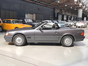 Image 25/49 de Mercedes-Benz SL 280 (1995)