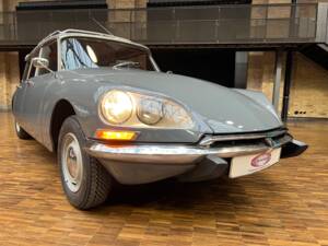 Image 4/30 of Citroën DS 20 Familiale (1970)