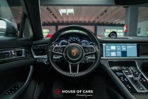 Image 16/24 of Porsche Panamera Turbo (2018)