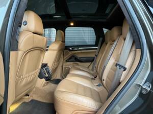 Bild 14/24 von Porsche Cayenne Turbo S (2014)