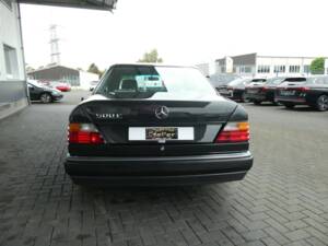 Image 5/21 of Mercedes-Benz 500 E (1992)