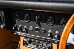 Image 29/41 de Jaguar E-Type (1968)