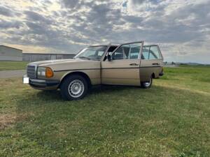 Immagine 4/13 di Mercedes-Benz 280 TE (1982)