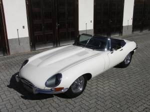 Image 35/37 of Jaguar E-Type 4.2 (1966)