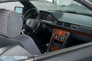 Bild 47/50 von Mercedes-Benz 300 CE (1991)