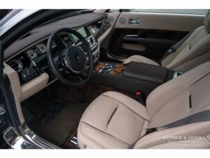 Image 6/38 of Rolls-Royce Wraith (2014)