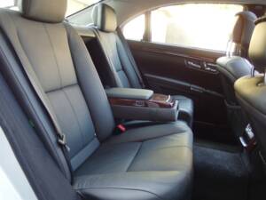 Image 54/98 of Mercedes-Benz S 500 L (2007)