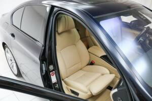Image 10/24 of BMW 550i (2012)